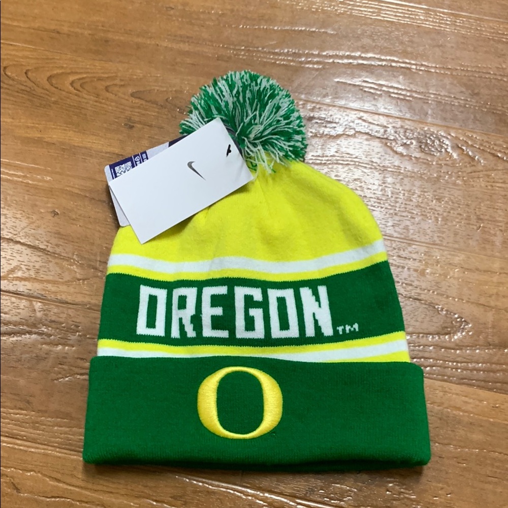 NWT Nike Oregon Ducks Pom Beanie